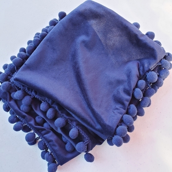 Blue velvet set of 2 throw pillow pillowcases with pom-poms hidden zipper - Picture 2 of 7